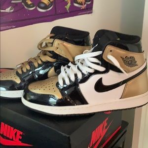Jordan Retro 1 High RNG PATENT GOLD TOE